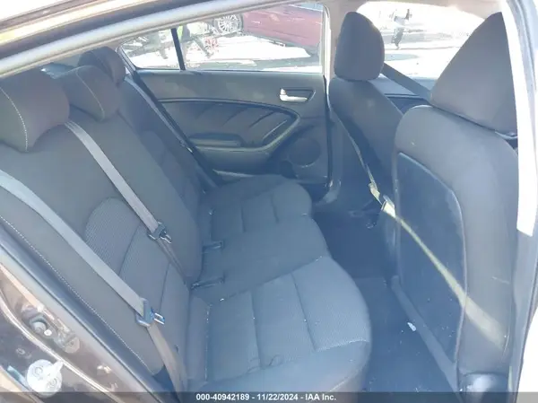 3KPFK4A76HE156957 2017 KIA FORTE - Image 8
