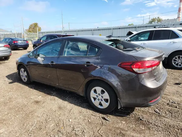 3KPFK4A76HE157140 2017 KIA FORTE - Image 2