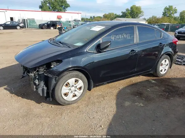 3KPFK4A76HE159308 2017 KIA FORTE - Image 2