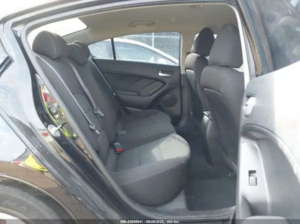 3KPFK4A76HE159308 2017 KIA FORTE - Image 8