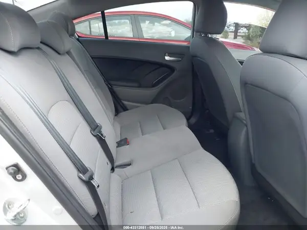 3KPFK4A76HE161026 2017 KIA FORTE - Image 8