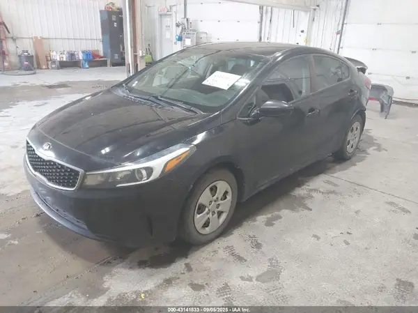 3KPFK4A76JE164563 2018 KIA FORTE - Image 2
