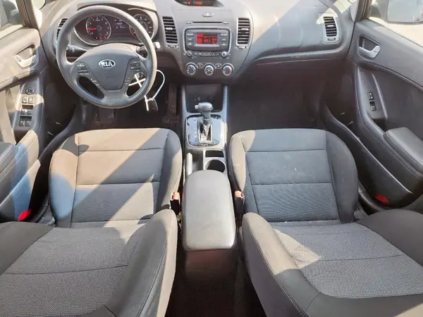 3KPFK4A76JE165163 2018 KIA FORTE - Image 8