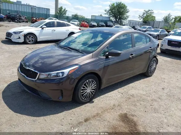 3KPFK4A76JE167656 2018 KIA FORTE - Image 2
