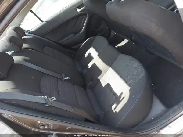 3KPFK4A76JE167656 2018 KIA FORTE - Image 8