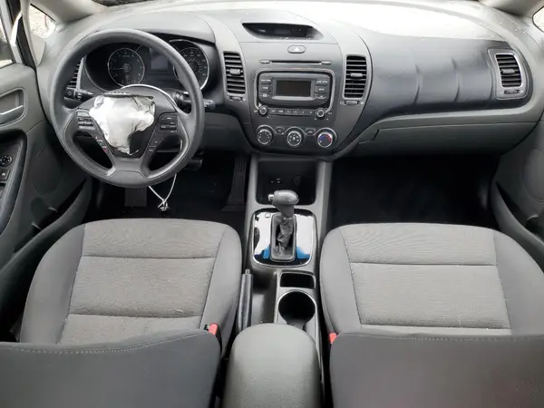 3KPFK4A76JE167768 2018 KIA FORTE - Image 8