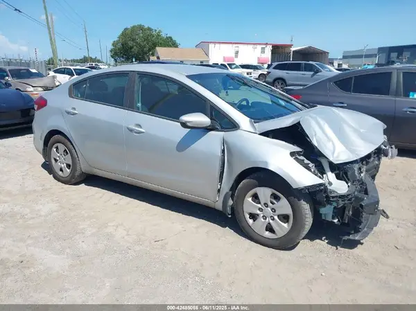 3KPFK4A76JE168113 2018 KIA FORTE - Image 1