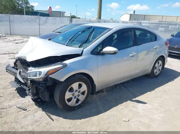 3KPFK4A76JE168113 2018 KIA FORTE - Image 2
