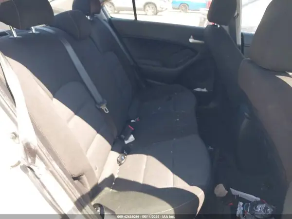 3KPFK4A76JE168113 2018 KIA FORTE - Image 8