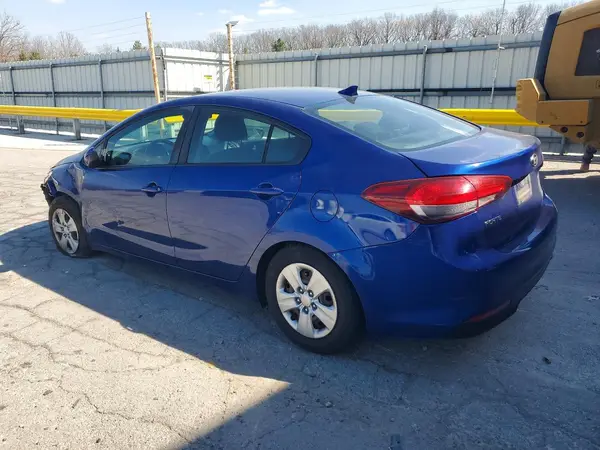 3KPFK4A76JE168189 2018 KIA FORTE - Image 2