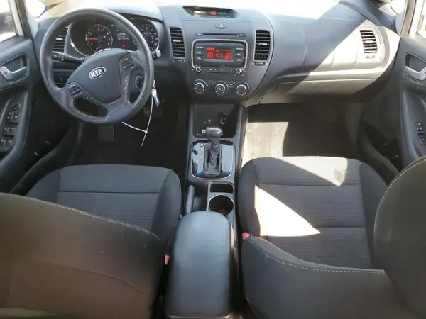 3KPFK4A76JE168564 2018 KIA FORTE - Image 8