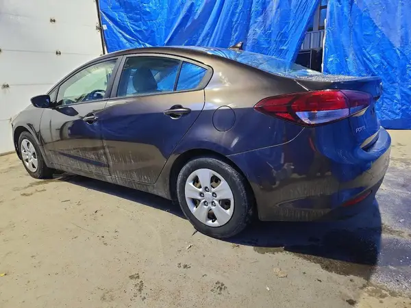 3KPFK4A76JE170542 2018 KIA FORTE - Image 2