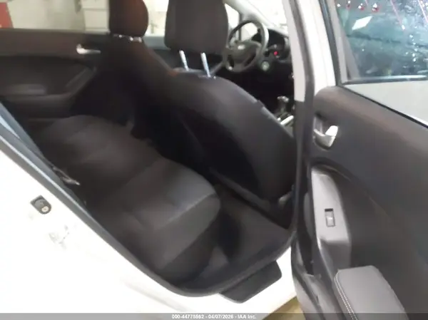3KPFK4A76JE174154 2018 KIA FORTE - Image 8