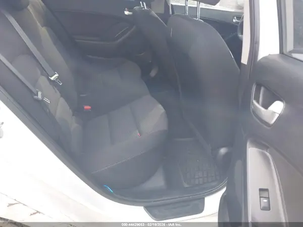 3KPFK4A76JE175546 2018 KIA FORTE - Image 8