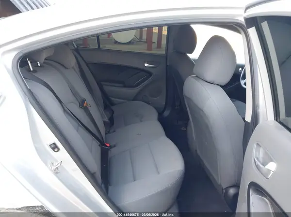 3KPFK4A76JE178396 2018 KIA FORTE - Image 8