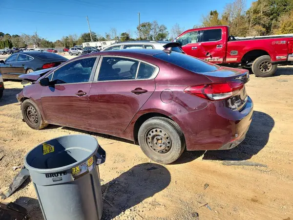 3KPFK4A76JE179774 2018 KIA FORTE - Image 2