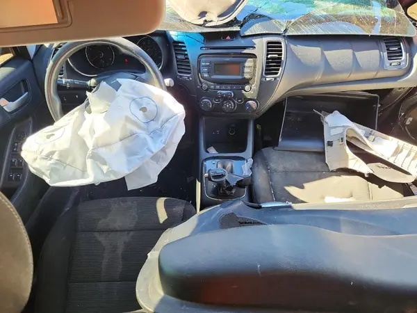 3KPFK4A76JE179774 2018 KIA FORTE - Image 8