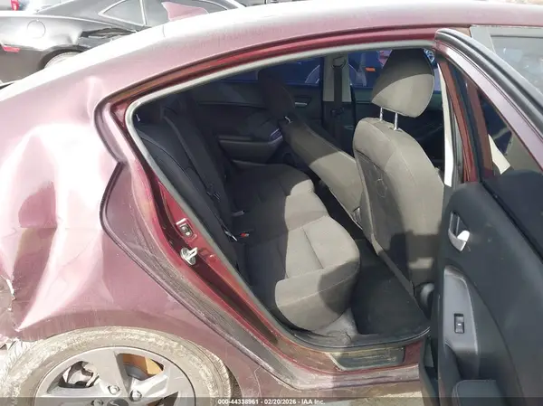 3KPFK4A76JE180858 2018 KIA FORTE - Image 8