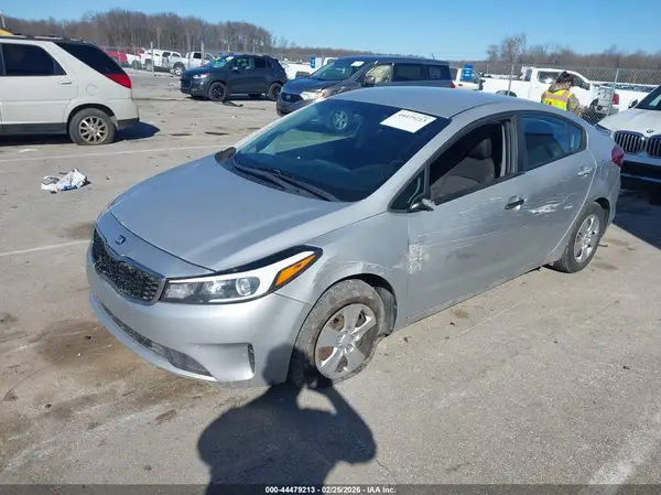 3KPFK4A76JE180939 2018 KIA FORTE - Image 2
