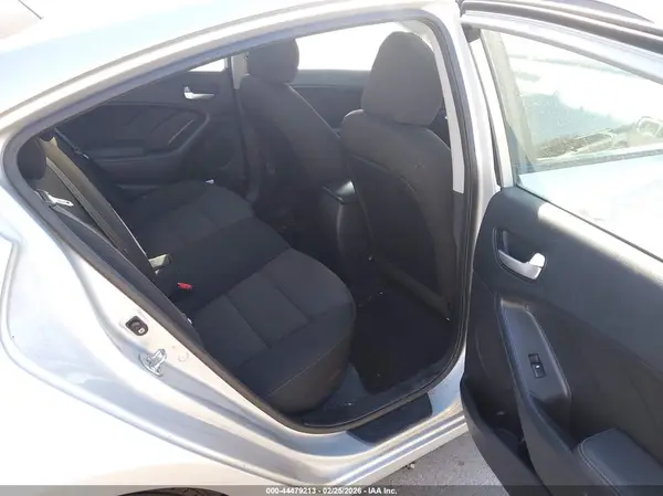 3KPFK4A76JE180939 2018 KIA FORTE - Image 8