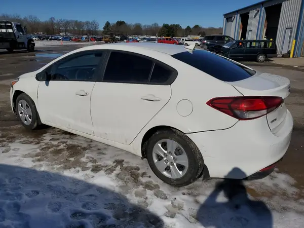 3KPFK4A76JE180973 2018 KIA FORTE - Image 2