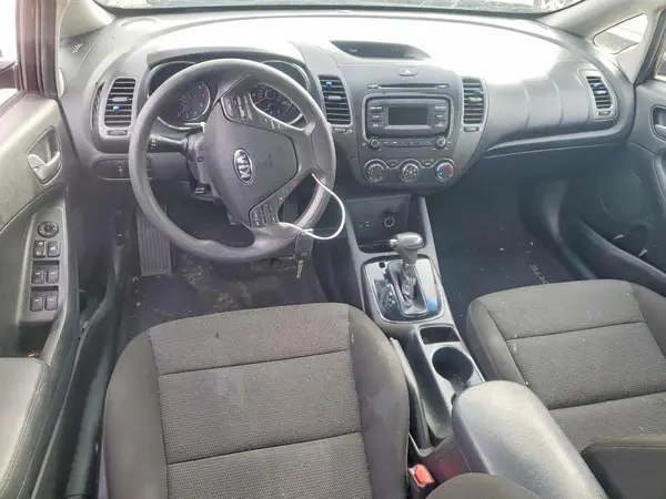3KPFK4A76JE181315 2018 KIA FORTE - Image 8