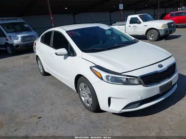 3KPFK4A76JE181511 2018 KIA FORTE - Image 1