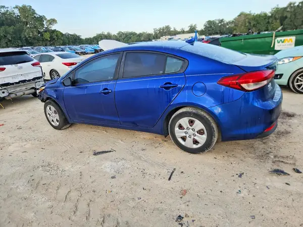 3KPFK4A76JE182366 2018 KIA FORTE - Image 2