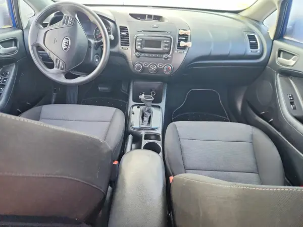 3KPFK4A76JE182366 2018 KIA FORTE - Image 8