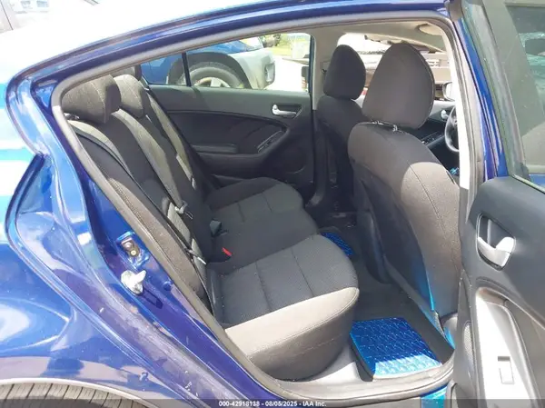 3KPFK4A76JE182853 2018 KIA FORTE - Image 8
