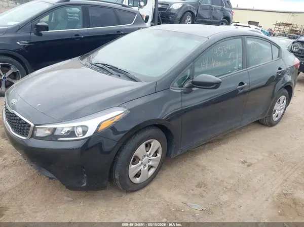 3KPFK4A76JE182884 2018 KIA FORTE - Image 2