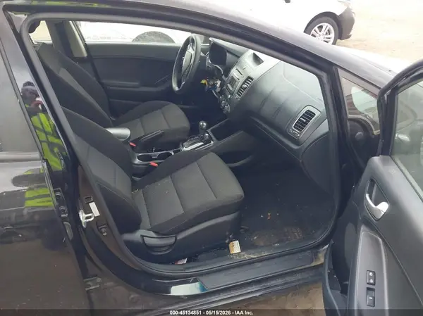 3KPFK4A76JE182884 2018 KIA FORTE - Image 8