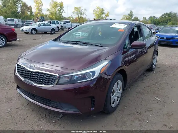 3KPFK4A76JE182920 2018 KIA FORTE - Image 2