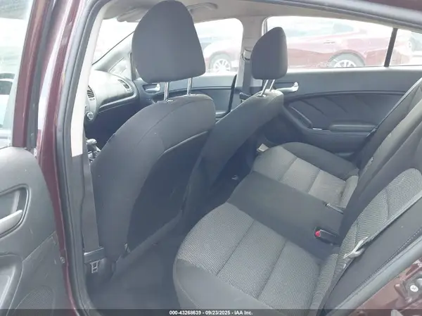 3KPFK4A76JE182920 2018 KIA FORTE - Image 8