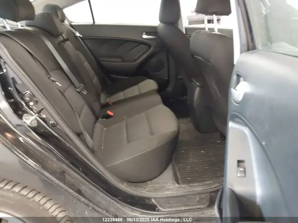 3KPFK4A76JE183890 2018 KIA FORTE - Image 8