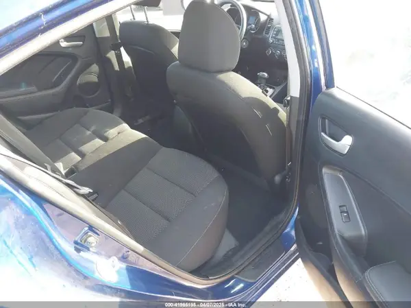 3KPFK4A76JE184604 2018 KIA FORTE - Image 8