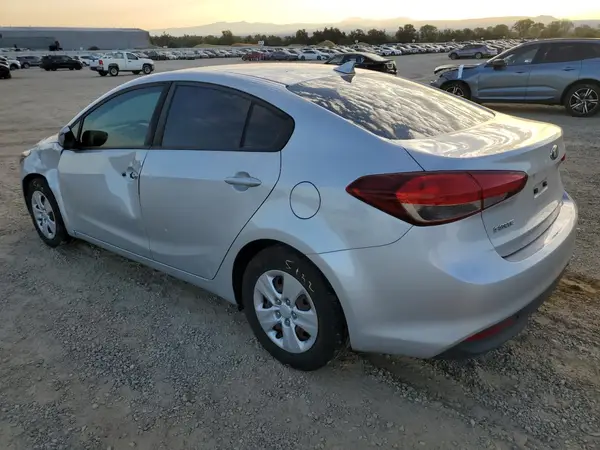 3KPFK4A76JE184800 2018 KIA FORTE - Image 2