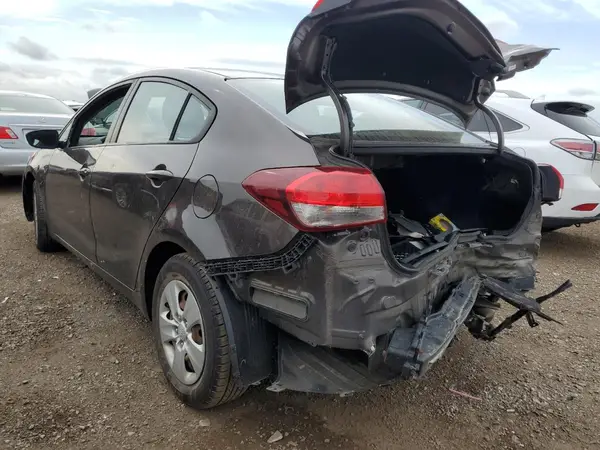3KPFK4A76JE185123 2018 KIA FORTE - Image 2