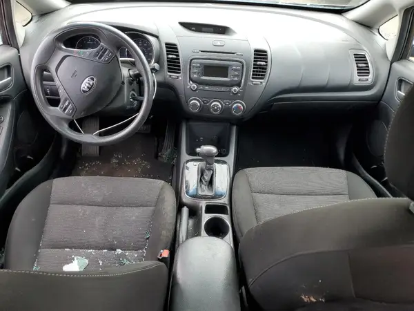 3KPFK4A76JE185123 2018 KIA FORTE - Image 8