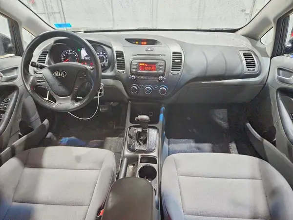 3KPFK4A76JE186160 2018 KIA FORTE - Image 8