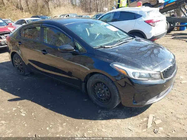 3KPFK4A76JE187194 2018 KIA FORTE - Image 1