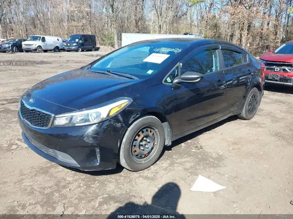 3KPFK4A76JE187194 2018 KIA FORTE - Image 2