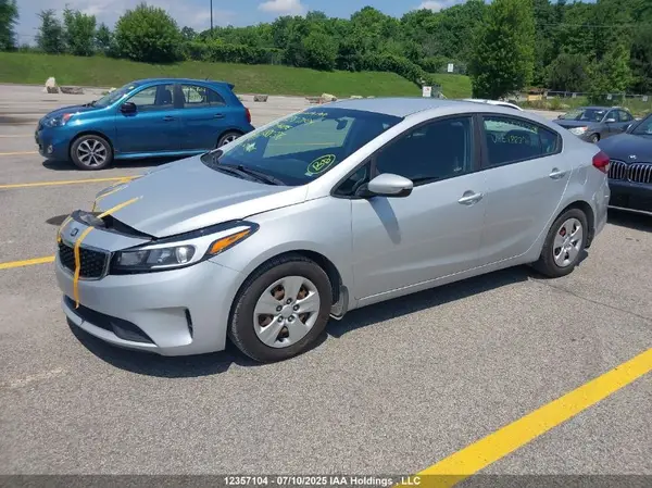 3KPFK4A76JE188376 2018 KIA FORTE - Image 2