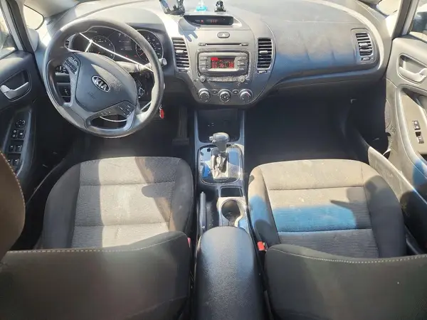 3KPFK4A76JE188863 2018 KIA FORTE - Image 8