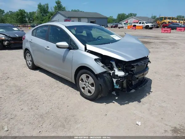 3KPFK4A76JE189172 2018 KIA FORTE - Image 1