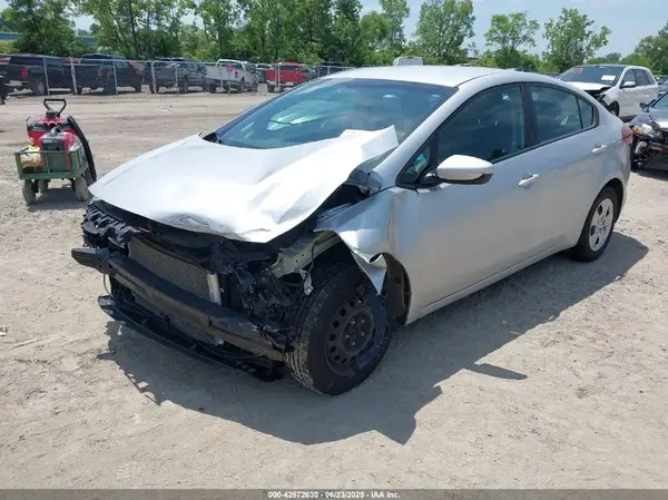 3KPFK4A76JE189172 2018 KIA FORTE - Image 2