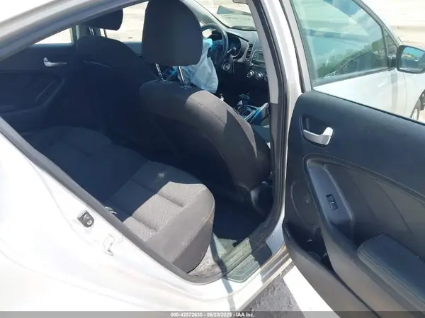 3KPFK4A76JE189172 2018 KIA FORTE - Image 8