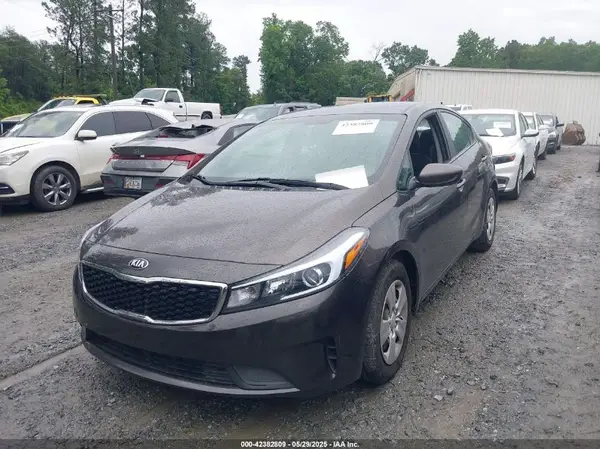 3KPFK4A76JE190712 2018 KIA FORTE - Image 2