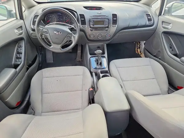 3KPFK4A76JE193223 2018 KIA FORTE - Image 8