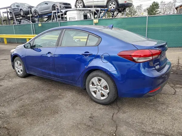 3KPFK4A76JE196610 2018 KIA FORTE - Image 2